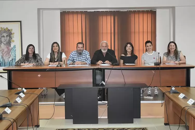 Το σπασμένο τηλέφωνο της αγάπης: Η πρώτη γιορτή παιδιού των συλλόγων γονέων και κηδεμόνων πρωτοβάθμιας εκπαίδευσης του Δήμου Φλώρινας Το σπασμένο τηλέφωνο της αγάπης: Η πρώτη γιορτή παιδιού των συλλόγων γονέων και κηδεμόνων πρωτοβάθμιας εκπαίδευσης του Δήμου Φλώρινας