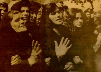 Εικόνα 1. Θρήνος στην κηδεία των πέντε κοριτσιών (εφημερίδα Κοζάνης Χρόνος 18-7-1983)