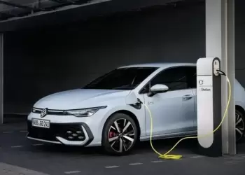 H Ευρωπαϊκή Επιτροπή ετοιμάζει νομοσχέδιο - Υποχρεωτικά τα ηλεκτρικά οχήματα για εταιρείες H Ευρωπαϊκή Επιτροπή ετοιμάζει νομοσχέδιο – Υποχρεωτικά τα ηλεκτρικά αυτοκίνητα για εταιρείες