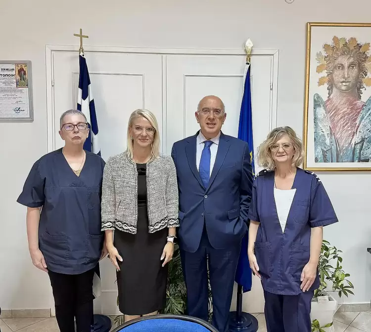 O Mιχάλης Παπαδόπουλος στο Μαμάτσειο Νοσοκομείο Κοζάνης O Mιχάλης Παπαδόπουλος στο Μαμάτσειο Νοσοκομείο Κοζάνης