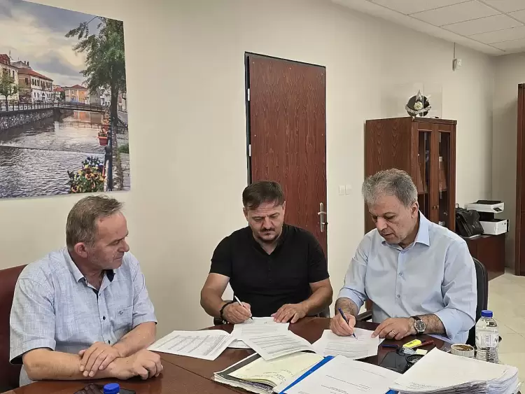 Ανακαινίζεται η αίθουσα του Δημοτικού Συβουλίου Δεσκάτης Ανακαινίζεται η αίθουσα του Δημοτικού Συβουλίου Δεσκάτης