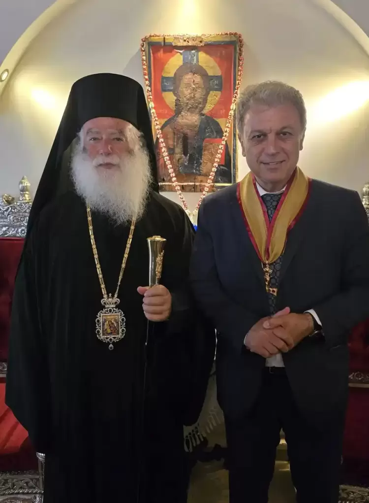 Απονομή του Μεγαλόσταυρου της Ι.Μ. Αγίου Αθανασίου στον Γιώργο Αμανατίδη