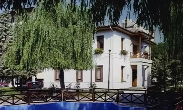 Δωρεά βιβλίων στη βιβλιοθήκη Πτολεμαϊδας