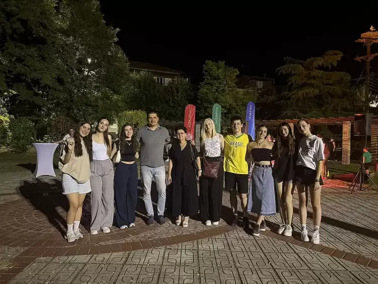 Δρόμοι Φιλίας και Συναδέλφωσης Λαών Δρόμοι Φιλίας και Συναδέλφωσης Λαών