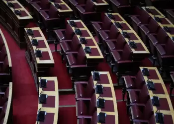 Η Επιτροπή Δεοντολογίας της Βουλής λέει «όχι» στην άρση ασυλίας 14 γαλάζιων βουλευτών της προανακριτικής Τριαντόπουλου