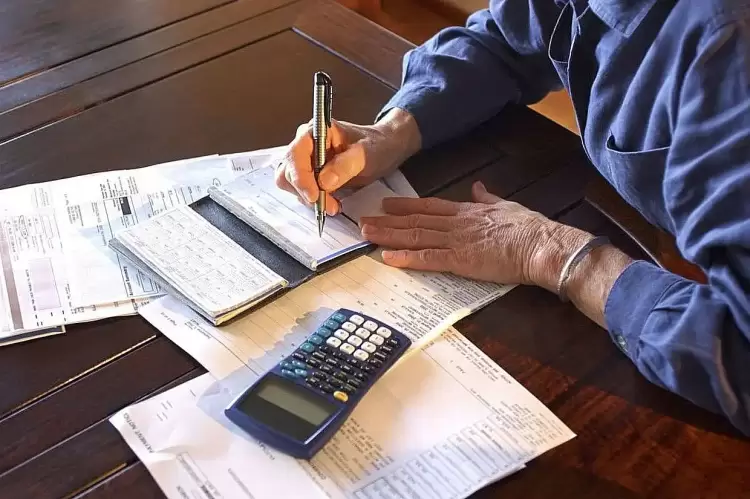 Έρευνα: Τα μισά τιμολόγια εξοφλούνται εκπρόθεσμα