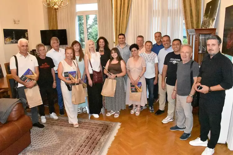 Εθιμοτυπική συνάντηση και ανταλλαγή δώρων με εκπροσώπους από το Αλέξινατς