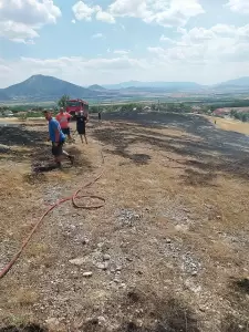 Φωτιά εξω από το χωριό του Αγίου Δημητρίου Φωτιά εξω από το χωριό του Αγίου Δημητρίου
