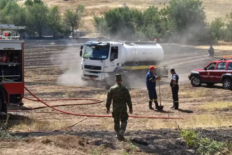 Φωτιά στα Κοίλα – Άμεσα τα  αντανακλαστικά της  Πυροσβεστικής Υπηρεσίας Κοζάνης…