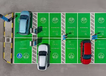 Καλοκαιρινές φορτίσεις με προνόμια από τη ΔΕΗ Blue και τη Visa