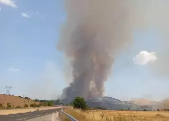 Μαίνεται η πυρκαγιά στη Μαυροπηγή Κοζάνης – Διαδοχικές αναζωπυρώσεις 