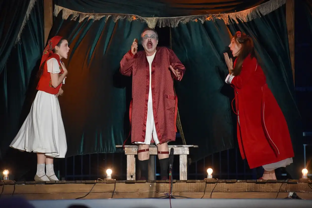 Με τον "Επιθεωρητή" από το ΔΗΠΕΘΕ Κοζάνης συνεχίστηκε το "Πολιτιστικό Καλοκαίρι 2025" του Δήμου Φλώρινας (εικόνες) Με τον “Επιθεωρητή” από το ΔΗΠΕΘΕ Κοζάνης συνεχίστηκε το “Πολιτιστικό Καλοκαίρι 2025” του Δήμου Φλώρινας