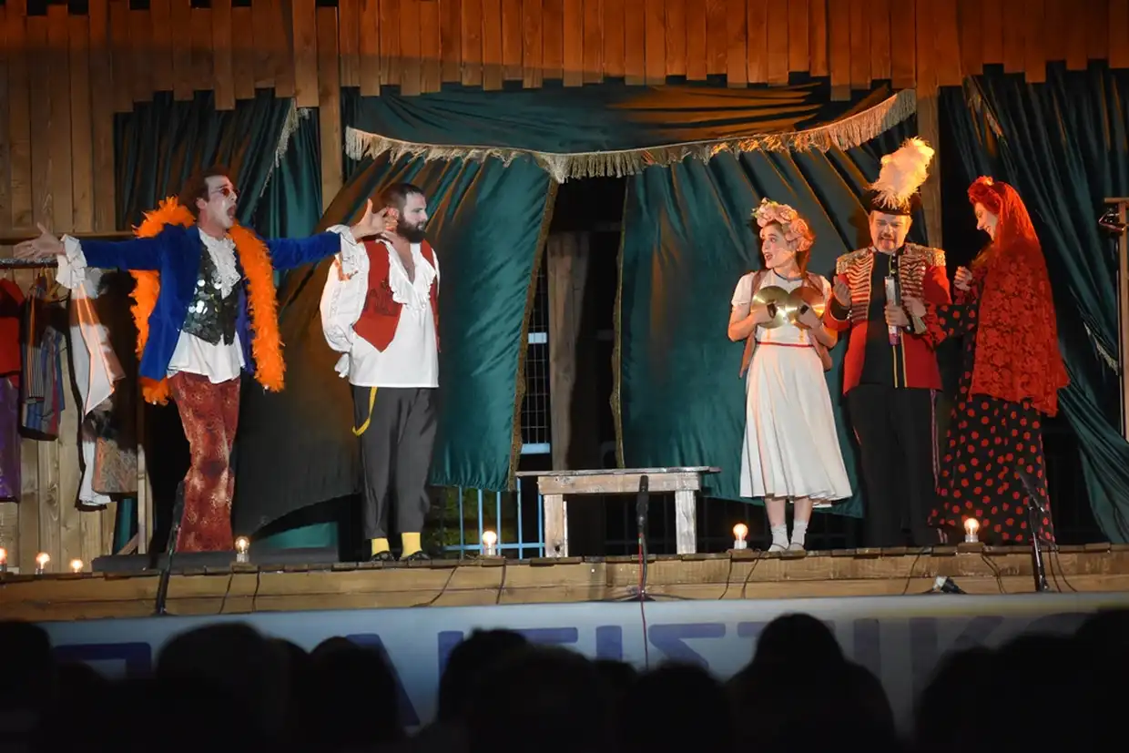 Με τον "Επιθεωρητή" από το ΔΗΠΕΘΕ Κοζάνης συνεχίστηκε το "Πολιτιστικό Καλοκαίρι 2025" του Δήμου Φλώρινας (εικόνες) Με τον “Επιθεωρητή” από το ΔΗΠΕΘΕ Κοζάνης συνεχίστηκε το “Πολιτιστικό Καλοκαίρι 2025” του Δήμου Φλώρινας