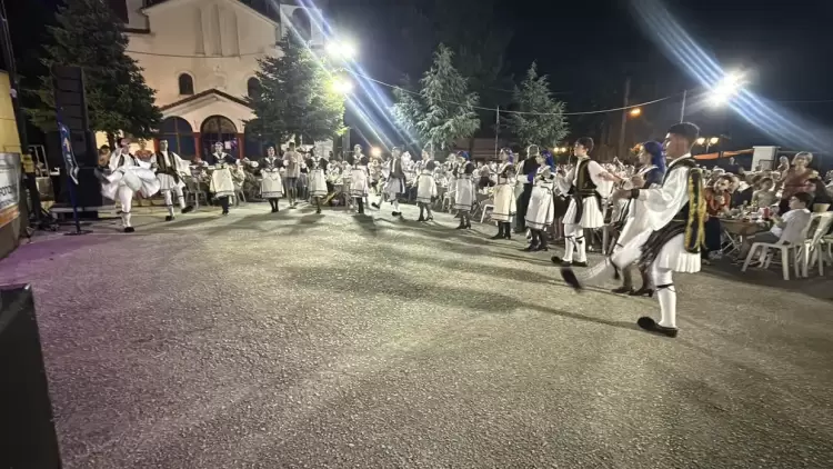 Μεγάλος χορός στο Πρωτοχώρι Μεγάλος χορός στο Πρωτοχώρι