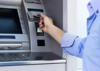 Μηδενίζονται όλες οι χρεώσεις των τραπεζών στα ΑΤΜ