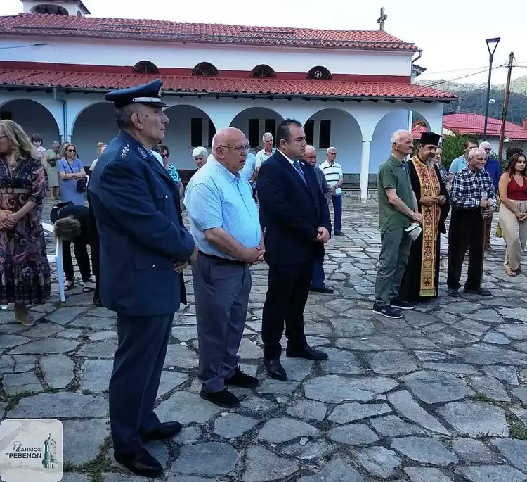 Στο Μαρτυρικό Μικρολίβαδο ο Δήμαρχος Γρεβενών με τον Γερμανό Πρόξενο της Θεσσαλονίκης Στο Μαρτυρικό Μικρολίβαδο ο Δήμαρχος Γρεβενών με τον Γερμανό Πρόξενο της Θεσσαλονίκης