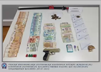 Κοζάνη: Συνελήφθη 36χρονος για κατοχή ναρκωτικών ουσιών και παράβαση της νομοθεσίας περί όπλων Συνελήφθη 36χρονος για κατοχή ναρκωτικών ουσιών και παράβαση της νομοθεσίας περί όπλων