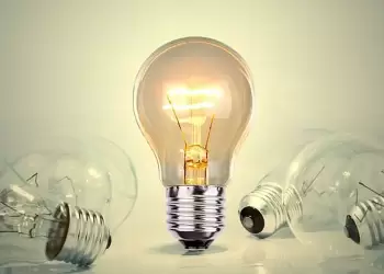 Τιμολόγια ρεύματος: Αυξήσεις τουλάχιστον 5% στα «πράσινα» για τον Ιούλιο