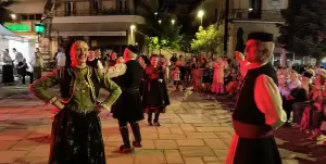 Το χορευτικό τμήμα του Συλλόγου Γρεβενιωτών στο 6ο Φεστιβάλ τοπικών προϊόντων στα Γρεβενά Το χορευτικό τμήμα του Συλλόγου Γρεβενιωτών στο 6ο Φεστιβάλ τοπικών προϊόντων στα Γρεβενά