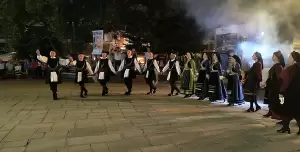 Το χορευτικό τμήμα του Συλλόγου Γρεβενιωτών στο 6ο Φεστιβάλ τοπικών προϊόντων στα Γρεβενά Το χορευτικό τμήμα του Συλλόγου Γρεβενιωτών στο 6ο Φεστιβάλ τοπικών προϊόντων στα Γρεβενά