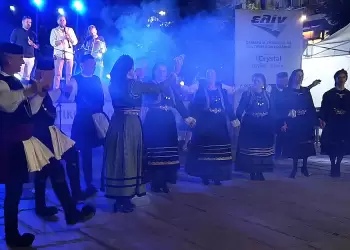 Το χορευτικό τμήμα του Συλλόγου Γρεβενιωτών στο 6ο Φεστιβάλ τοπικών προϊόντων στα Γρεβενά