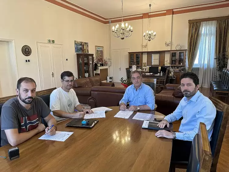 Δήμος Κοζάνης: Υπογραφές συμβάσεων για την αναβάθμιση των χώρων υγιεινής σε σχολικές μονάδες Υπογραφές συμβάσεων για την αναβάθμιση των χώρων υγιεινής σε σχολικές μονάδες του Δήμου Κοζάνης