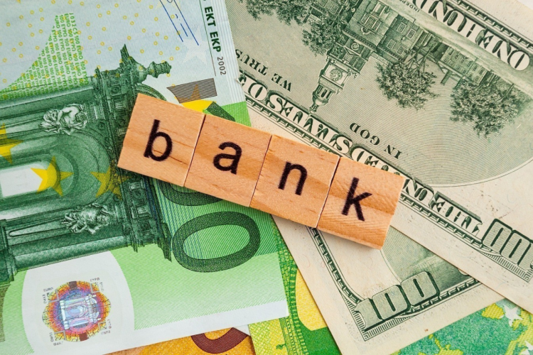 Τράπεζες: Αναθεωρούν προς τα πάνω τους στόχους για νέα δάνεια το 2025