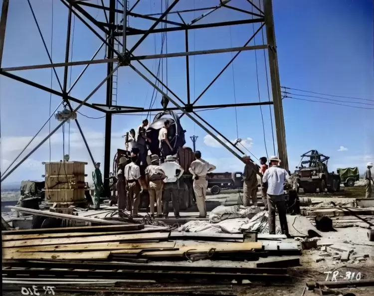 80 χρόνια στη σκιά της βόμβας