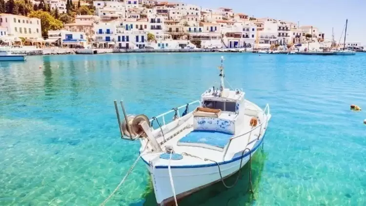 ΕΟΤ: Διάκριση της Ελλάδας στα τουριστικά βραβεία The Trazees και Wherever 2025