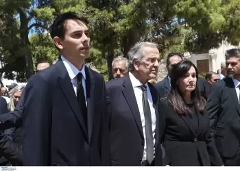 Έσπασε καρδιές ο αποχαιρετισμός του Αντώνη Σαμαρά στην κόρη του