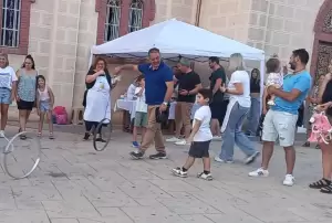 Γέμισε κόσμο, μνήμες, χρώματα, αρώματα, παιχνίδια και γεύσεις  ο αύλειος χώρος της εκκλησίας του Αγίου Νικολάου στον Κρόκο