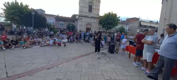 Γέμισε κόσμο, μνήμες, χρώματα, αρώματα, παιχνίδια και γεύσεις  ο αύλειος χώρος της εκκλησίας του Αγίου Νικολάου στον Κρόκο