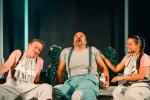 «Καλοκαίρι της κωμωδίας 2025»: Περιοδεία του ΔΗ.ΠΕ.ΘΕ. Σερρών με το έργο «Γιατρός με το στανιό» του Μολιέρου