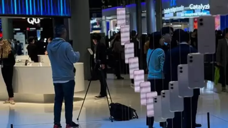 Κολλημένοι στα smartphone Κολλημένοι στα Smartphone