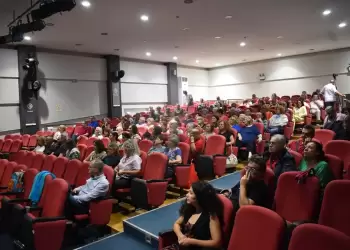 Με την προβολή του ντοκιμαντέρ «Φλώρινα: Όψεις του 20ου αιώνα» συνεχίστηκε το “Πολιτιστικό Καλοκαίρι” του Δήμου Φλώρινας