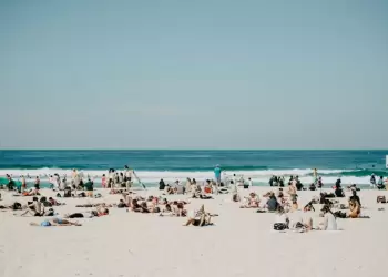 Οι διακοπές είναι απαραίτητες; Τουλάχιστον οκτώ μέρες μακριά από τη δουλειά «γεμίζουν οι μπαταρίες» λένε οι ειδικοί