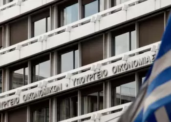 Πάγωμα επιτοκίων για τις ληξιπρόθεσμες οφειλές στην Εφορία έως τον Αύγουστο του 2027: Ανάσα για 4,2 εκατομμύρια οφειλέτες