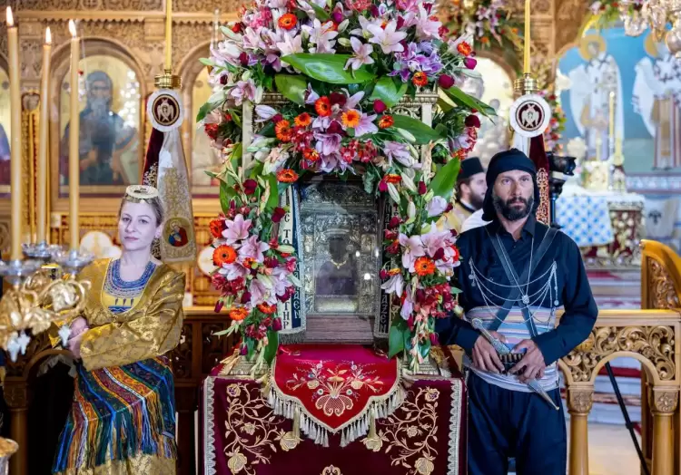 Ο ποντιακός ελληνισμός ανηφορίζει στην Ιερά Μονή Παναγίας Σουμελά – Βαθιά θρησκευτική κατάνυξη