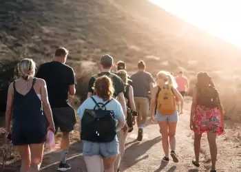 Πότε ήρθαν οι πρώτοι τουρίστες στην Ελλάδα: Η «βαριά βιομηχανία» από τα Ξενία μέχρι τα εξάστερα