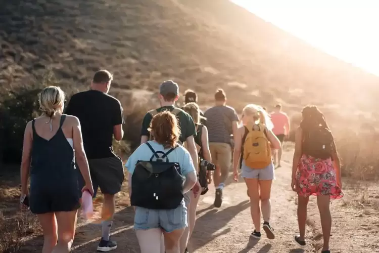 Πότε ήρθαν οι πρώτοι τουρίστες στην Ελλάδα: Η «βαριά βιομηχανία» από τα Ξενία μέχρι τα εξάστερα