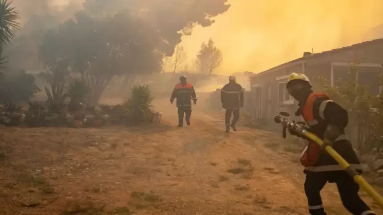 Πύρινη κόλαση στη Γαλλία: Η μεγαλύτερη φωτιά από το 1949 στη χώρα έχει κάψει έκταση ίση με το Παρίσι Πύρινη κόλαση στη Γαλλία:Η μεγαλύτερη φωτιά από το 1949 στη χώρα έχει κάψει έκταση ίση με το Παρίσι