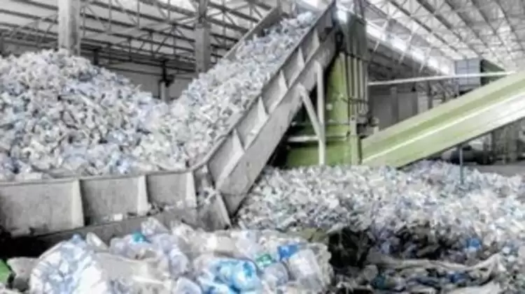 Τα πλαστικά σκουπίδια πνίγουν τον πλανήτη και οι εκπρόσωποι των χωρών του κόσμου συζητούν κείμενο «δεσμευτικής συνθήκης» για την μείωση της μάστιγας Τα πλαστικά σκουπίδια πνίγουν τον πλανήτη και οι εκπρόσωποι των χωρών του κόσμου συζητούν κείμενο «δεσμευτικής συνθήκης» για την μείωση της μάστιγας