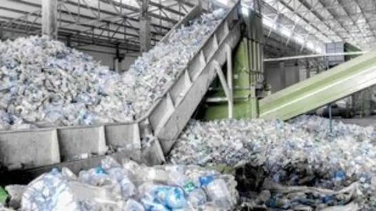 Τα πλαστικά σκουπίδια πνίγουν τον πλανήτη και οι εκπρόσωποι των χωρών του κόσμου συζητούν κείμενο «δεσμευτικής συνθήκης» για την μείωση της μάστιγας