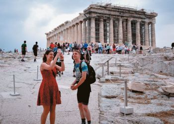 Το Top 5 των τουριστών στην Ελλάδα – Ποιες εθνικότητες ξόδεψαν τα περισσότερα χρήματα, ρεκόρ στις πτήσεις από ΗΠΑ