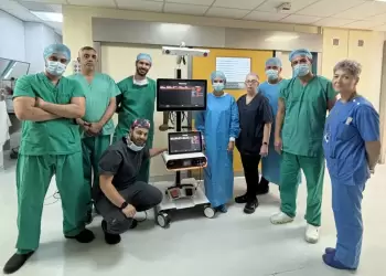 Το «Μαμάτσειο» καινοτομεί: Εφαρμόζεται η ρομποτική ολική αρθροπλαστική γόνατος με φορητό σύστημα ρομπότ