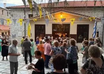 Βελβεντό: Εσπερινός για την γιορτή της Παναγίας Βελβεντό: Εσπερινός για την γιορτή της Παναγίας