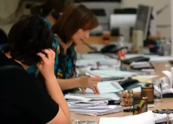 28.900 προσλήψεις στο Δημόσιο το 2026 – Γιατροί, δάσκαλοι, αστυνομικοί και συγκοινωνίες στη λίστα