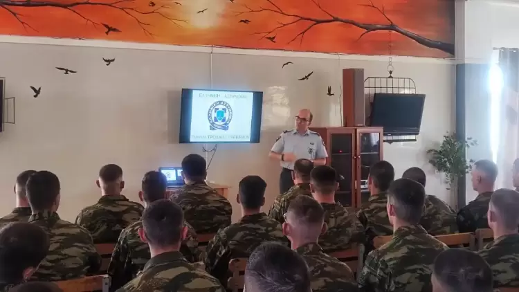 Eνημερωτική διάλεξη, για την οδική ασφάλεια στους στρατιώτες του Κέντρου  Νεοσυλλέκτων Γρεβενών