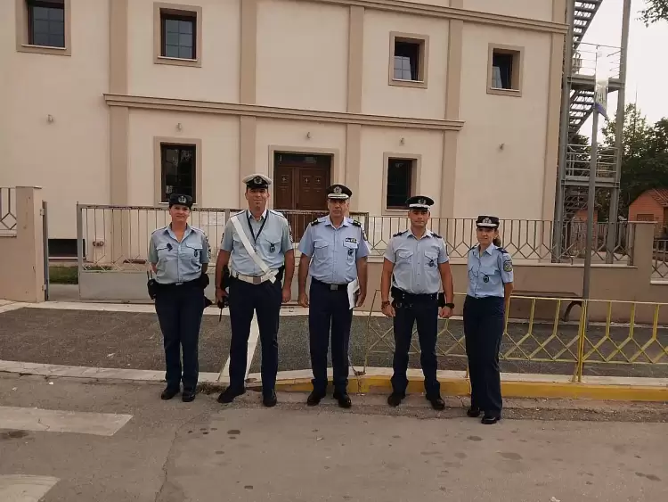 Διανεμήθηκαν ενημερωτικά φυλλάδια της Τροχαίας σε μαθητές Δημοτικών Σχολείων και γονείς Διανεμήθηκαν ενημερωτικά φυλλάδια της Τροχαίας σε μαθητές Δημοτικών Σχολείων και γονείς