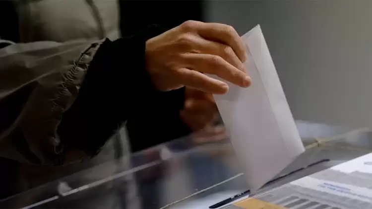 Δημοσκόπηση Interview: Στο 29,7% η ΝΔ κέρδισε 3 μονάδες μετρά τη ΔΕΘ (πίνακες) Δημοσκόπηση Interview: Στο 29,7% η ΝΔ κέρδισε 3 μονάδες μετρά τη ΔΕΘ (πίνακες)